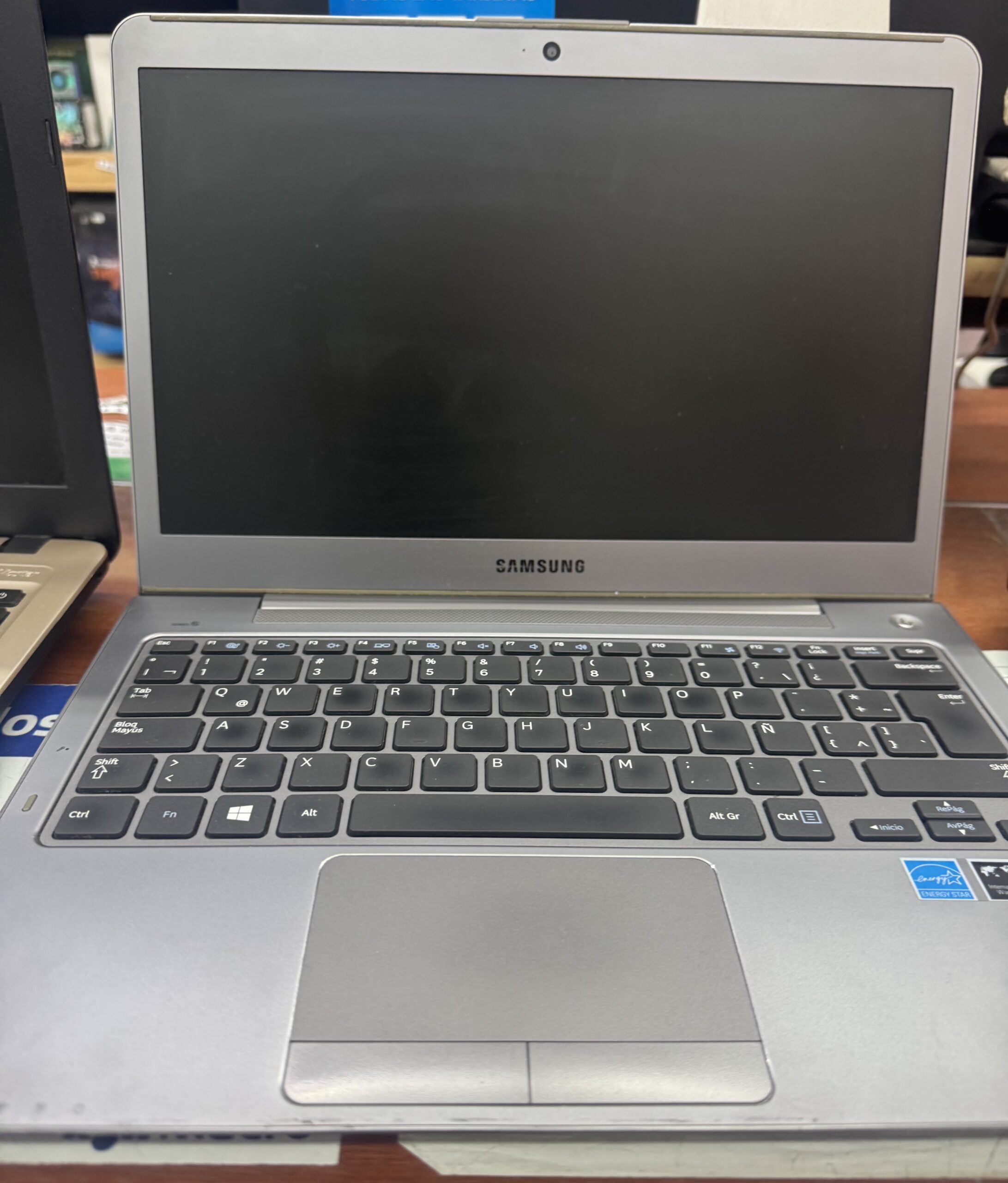 Notebook Samsung 535U – AMD A6-4455M -6G DDR4 – Hdd 500 gb- 13,3″- W10 Pro